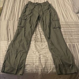 Hollister Women’s Green Cargo Pants